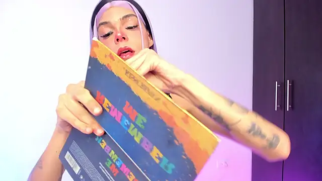 Varya Ferreira online show from 10-08-25, 12:47