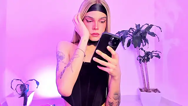Snapshot of Varya_Ferreira chatting on 04-22-26, 11:01 Varya Ferreira online show from 04-22-26, 11:01