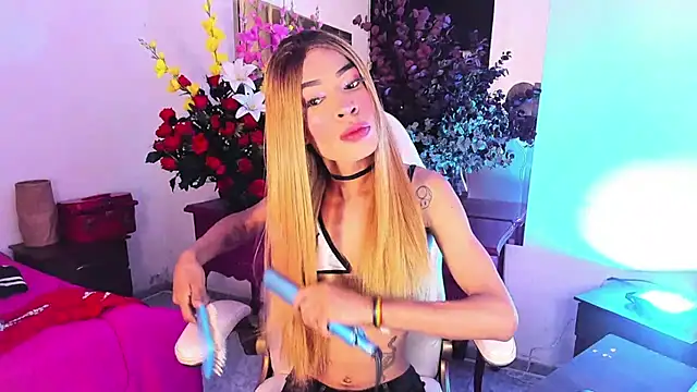 Snapshot of devorahorney chatting on 02-14-25, 04:04 devorahorney online show from 02-14-25, 04:04