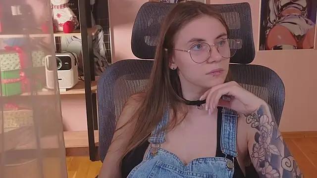  AnnaStark  online show from 12-05-25, 08:38