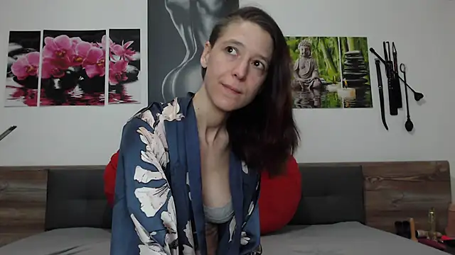 Snapshot of Naschkatze01 chatting on 02-09-25, 09:26 Naschkatze01 online show from 02-09-25, 09:26