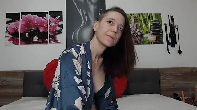 Snapshot of Naschkatze01 chatting on 02-21-25, 08:05 Naschkatze01 online show from 02-21-25, 08:05
