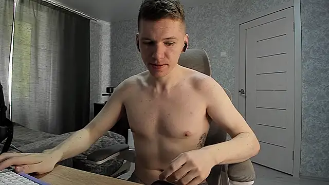 Snapshot of Bananas_dick chatting on 04-20-26, 06:16 Bananas dick online show from 04-20-26, 06:16