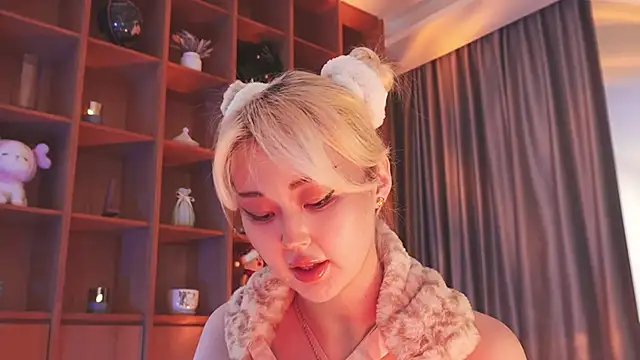 hyun chia online show from 11-06-25, 01:39