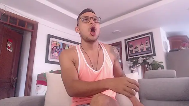 Snapshot of dvg2402 chatting on 01-04-25, 04:43 dvg2402 online show from 01-04-25, 04:43