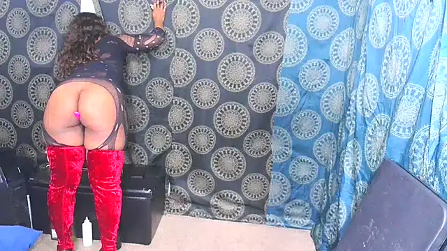 Snapshot of LunaRai chatting on 01-12-25, 04:42 LunaRai online show from 01-12-25, 04:42