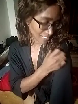 Snapshot of LunaRai chatting on 03-21-25, 04:40 LunaRai online show from 03-21-25, 04:40