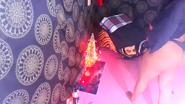 Snapshot of LunaRai chatting on 12-16-25, 04:39 LunaRai online show from 12-16-25, 04:39