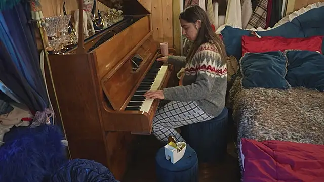 VanessaDoyle online show from 11-22-25, 03:22