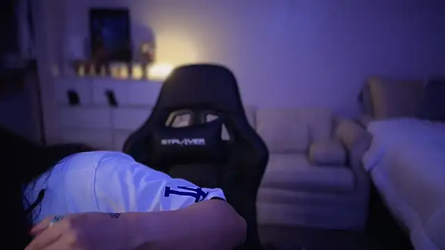 drizzypeach602 online show from 02-19-25, 08:55