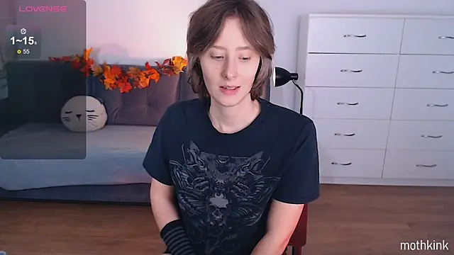 Snapshot of mothkink chatting on 10-17-25, 04:53 mothkink online show from 10-17-25, 04:53