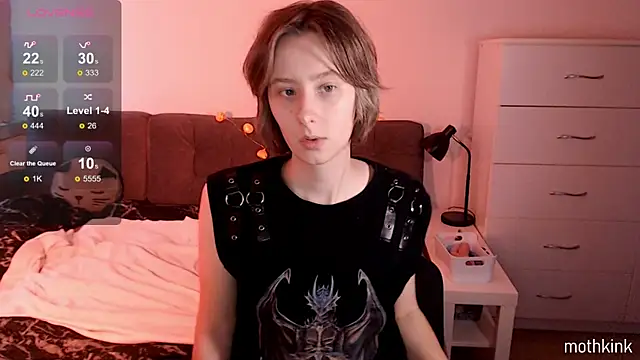 Snapshot of mothkink chatting on 10-27-25, 02:54 mothkink online show from 10-27-25, 02:54