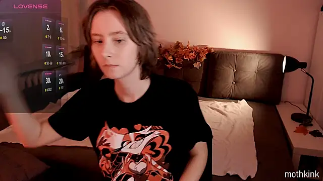 Snapshot of mothkink chatting on 10-29-25, 05:58 mothkink online show from 10-29-25, 05:58