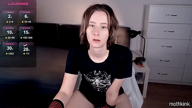 Snapshot of mothkink chatting on 11-06-25, 05:14 mothkink online show from 11-06-25, 05:14