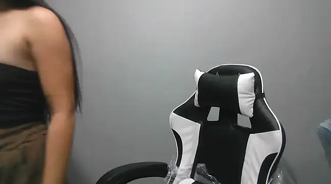 Snapshot of Miss_unknown chatting on 02-22-25, 02:06 Miss unknown online show from 02-22-25, 02:06