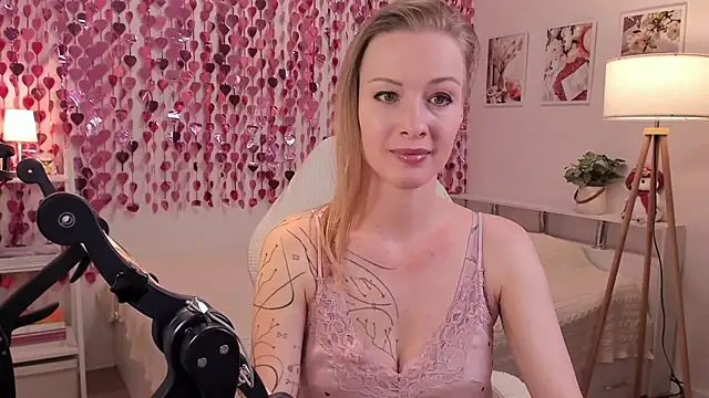 Snapshot of MissRightX chatting on 04-25-26, 01:41 MissRightX online show from 04-25-26, 01:41
