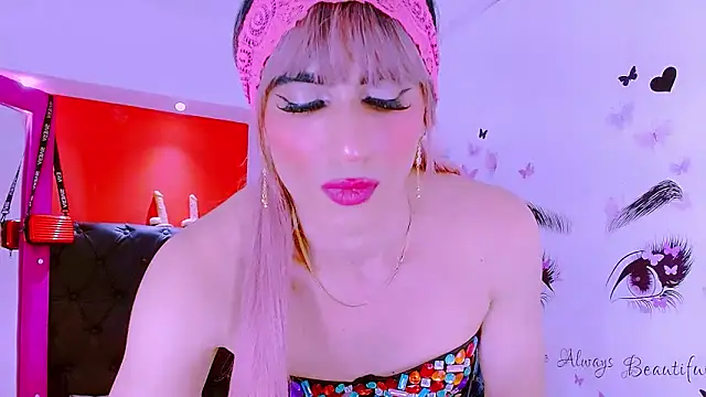 Snapshot of priscilahotker chatting on 03-08-25, 01:25 priscilahotker online show from 03-08-25, 01:25