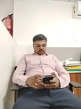 Snapshot of Desi_Londa_143 chatting on 07-30-26, 06:12 Desi Londa 143 online show from 07-30-26, 06:12