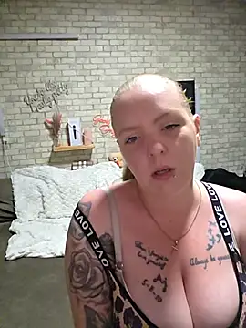 Snapshot of Melissa1994- chatting on 06-28-26, 08:59 Melissa1994- online show from 06-28-26, 08:59