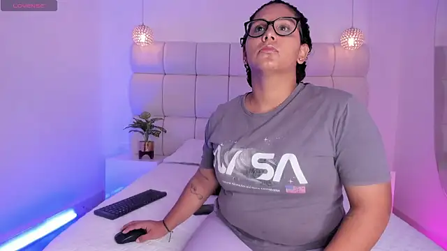 DanielleEvans  online show from 11-10-25, 11:20