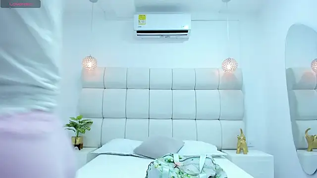 DanielleEvans  online show from 11-14-25, 11:31