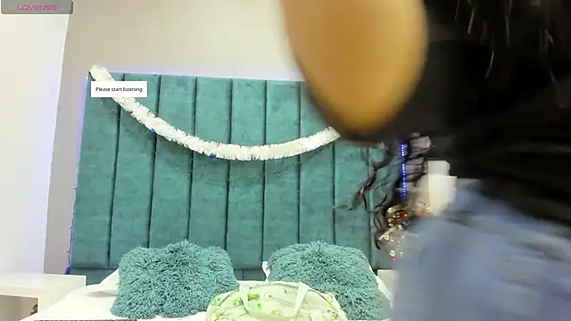 DanielleEvans  online show from 12-22-25, 11:18