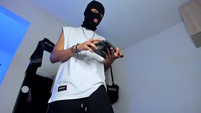 Samuel Suarez online show from 11-08-25, 02:12