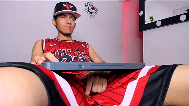 Samuel Suarez online show from 04-07-26, 01:28