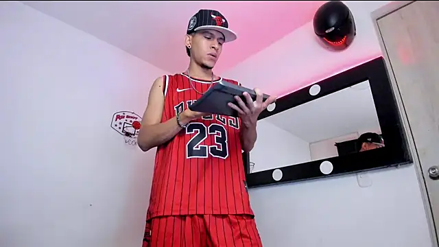 Samuel Suarez online show from 06-12-26, 02:10