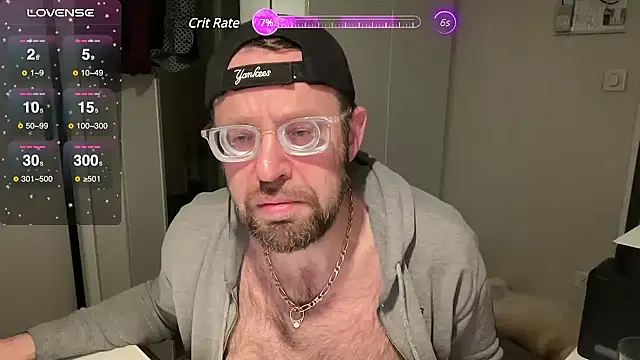 Snapshot of FABIOGLASSES chatting on 03-15-25, 10:44 FABIOGLASSES online show from 03-15-25, 10:44