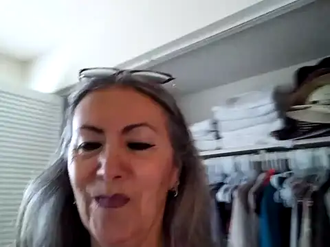 EvaRobinson online show from 02-12-25, 09:01