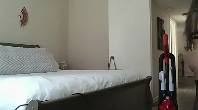 EvaRobinson online show from 02-20-25, 04:57