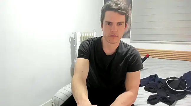 Snapshot of HeteroOli chatting on 02-10-25, 11:23 HeteroOli online show from 02-10-25, 11:23