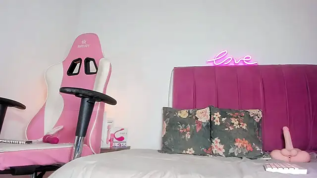 Snapshot of Valentinamolina_ chatting on 06-26-26, 08:02 Valentinamolina online show from 06-26-26, 08:02