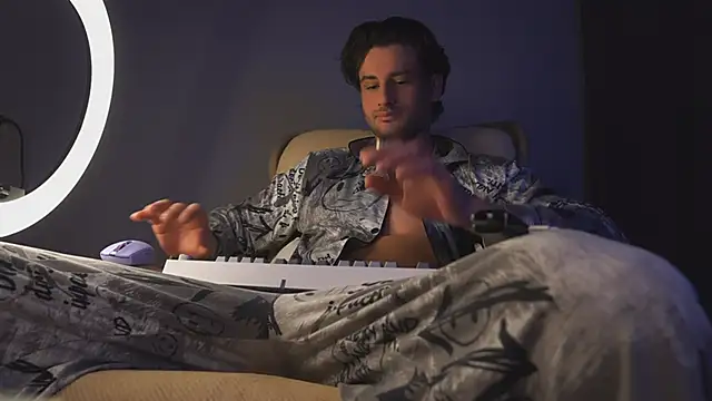 Keen   Luckystrike online show from 03-08-25, 05:28