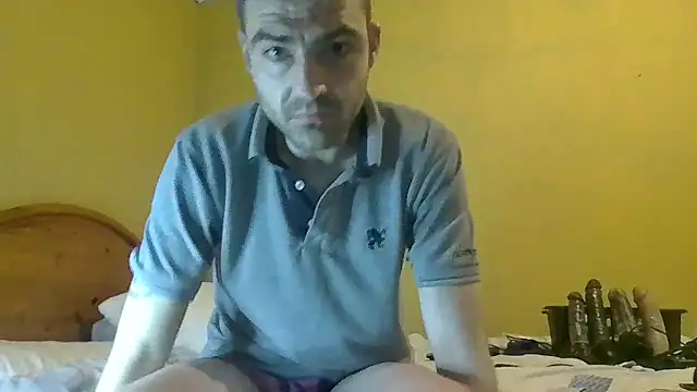 Snapshot of ThatGuyNextDoor1992 chatting on 03-04-25, 06:37 ThatGuyNextDoor1992 online show from 03-04-25, 06:37