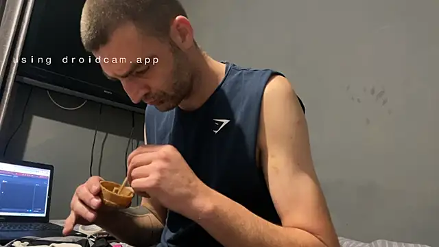 Snapshot of ThatGuyNextDoor1992 chatting on 09-17-25, 09:05 ThatGuyNextDoor1992 online show from 09-17-25, 09:05