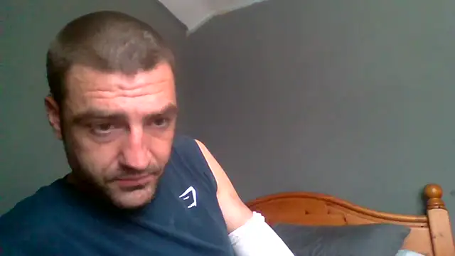 Snapshot of ThatGuyNextDoor1992 chatting on 09-18-25, 09:44 ThatGuyNextDoor1992 online show from 09-18-25, 09:44