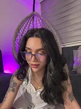 Samantha Bernardo online show from 04-18-26, 04:38