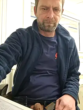 Snapshot of Mjn34 chatting on 01-21-25, 07:04 Mjn34 online show from 01-21-25, 07:04