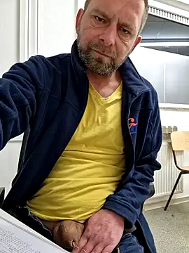 Snapshot of Mjn34 chatting on 02-17-25, 06:42 Mjn34 online show from 02-17-25, 06:42