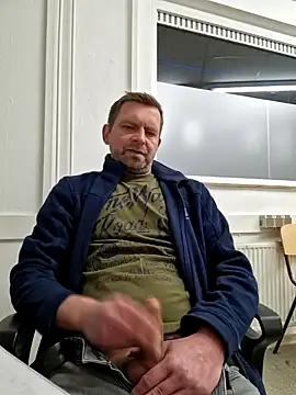 Snapshot of Mjn34 chatting on 03-06-25, 06:52 Mjn34 online show from 03-06-25, 06:52