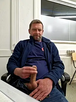 Snapshot of Mjn34 chatting on 03-14-25, 07:04 Mjn34 online show from 03-14-25, 07:04