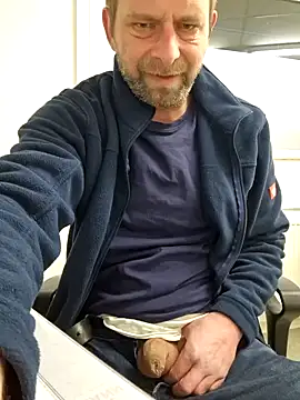 Snapshot of Mjn34 chatting on 03-18-25, 06:57 Mjn34 online show from 03-18-25, 06:57