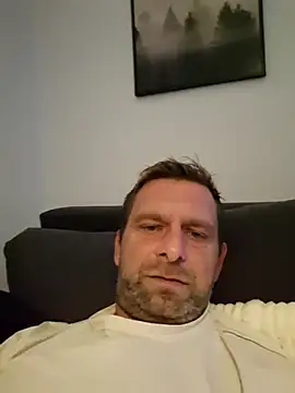 Snapshot of Mjn34 chatting on 09-18-25, 05:20 Mjn34 online show from 09-18-25, 05:20