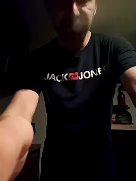 Snapshot of Mjn34 chatting on 10-13-25, 05:40 Mjn34 online show from 10-13-25, 05:40