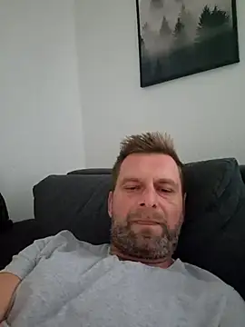 Snapshot of Mjn34 chatting on 10-28-25, 07:23 Mjn34 online show from 10-28-25, 07:23