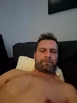 Snapshot of Mjn34 chatting on 10-31-25, 06:47 Mjn34 online show from 10-31-25, 06:47