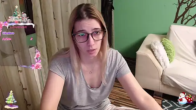 Snapshot of lovingfeetheels chatting on 12-16-24, 07:04 lovingfeetheels online show from 12-16-24, 07:04
