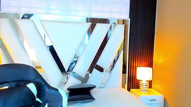 Linda4Petite online show from 11-15-25, 06:04